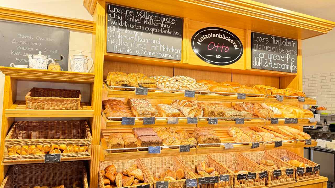 otto_baeckerei_standort_rodenberg_05_auslage-brot